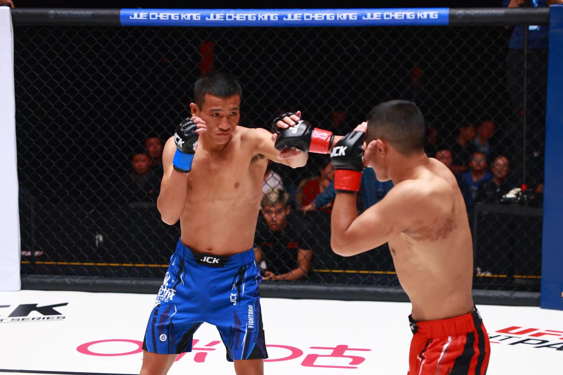 精英球员斗智斗勇，超越自我争先恐后(防守反击和高位压迫)