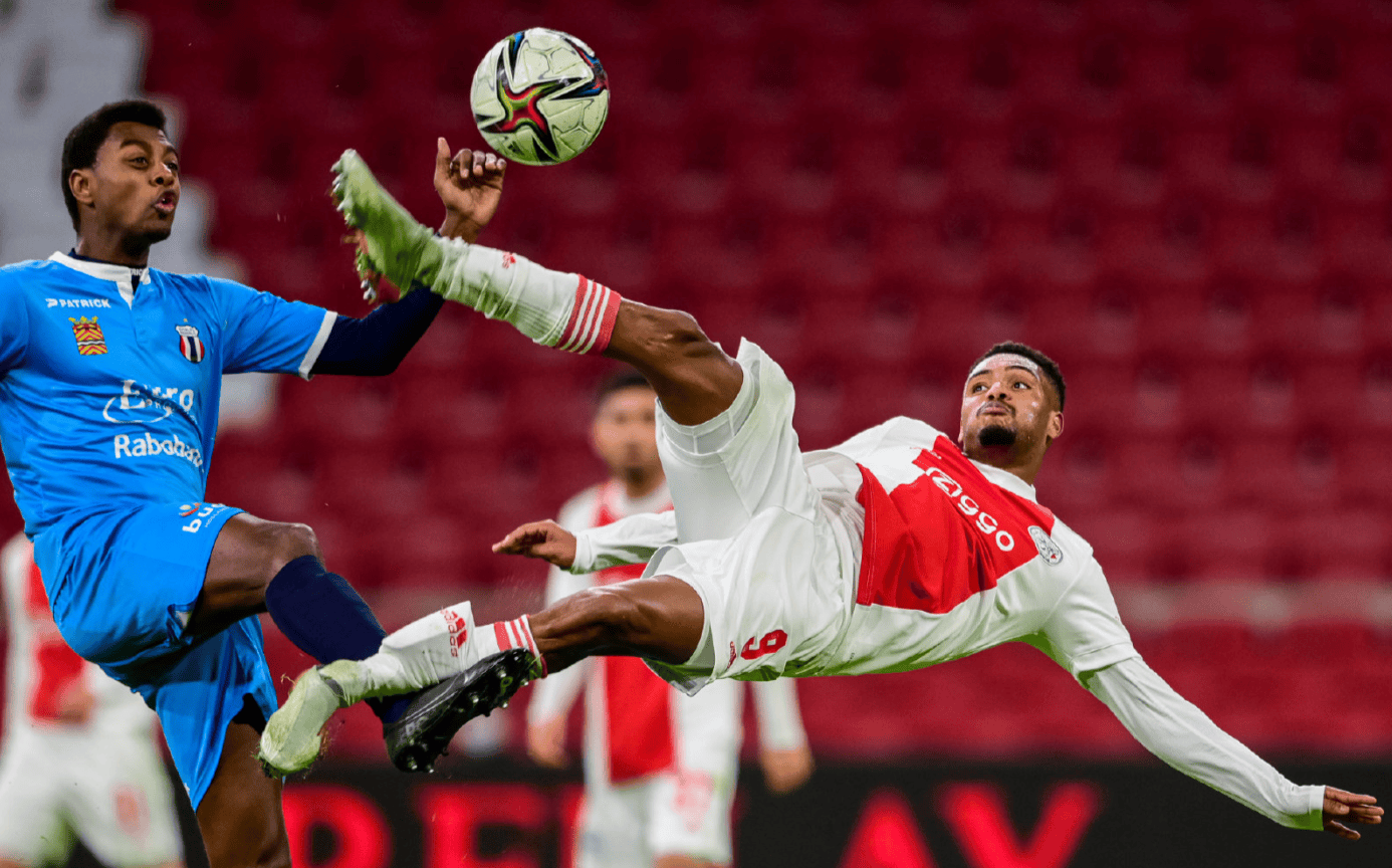 阿贾克斯一路高歌猛进，冲击欧冠冠军(阿贾克斯联赛冠军)