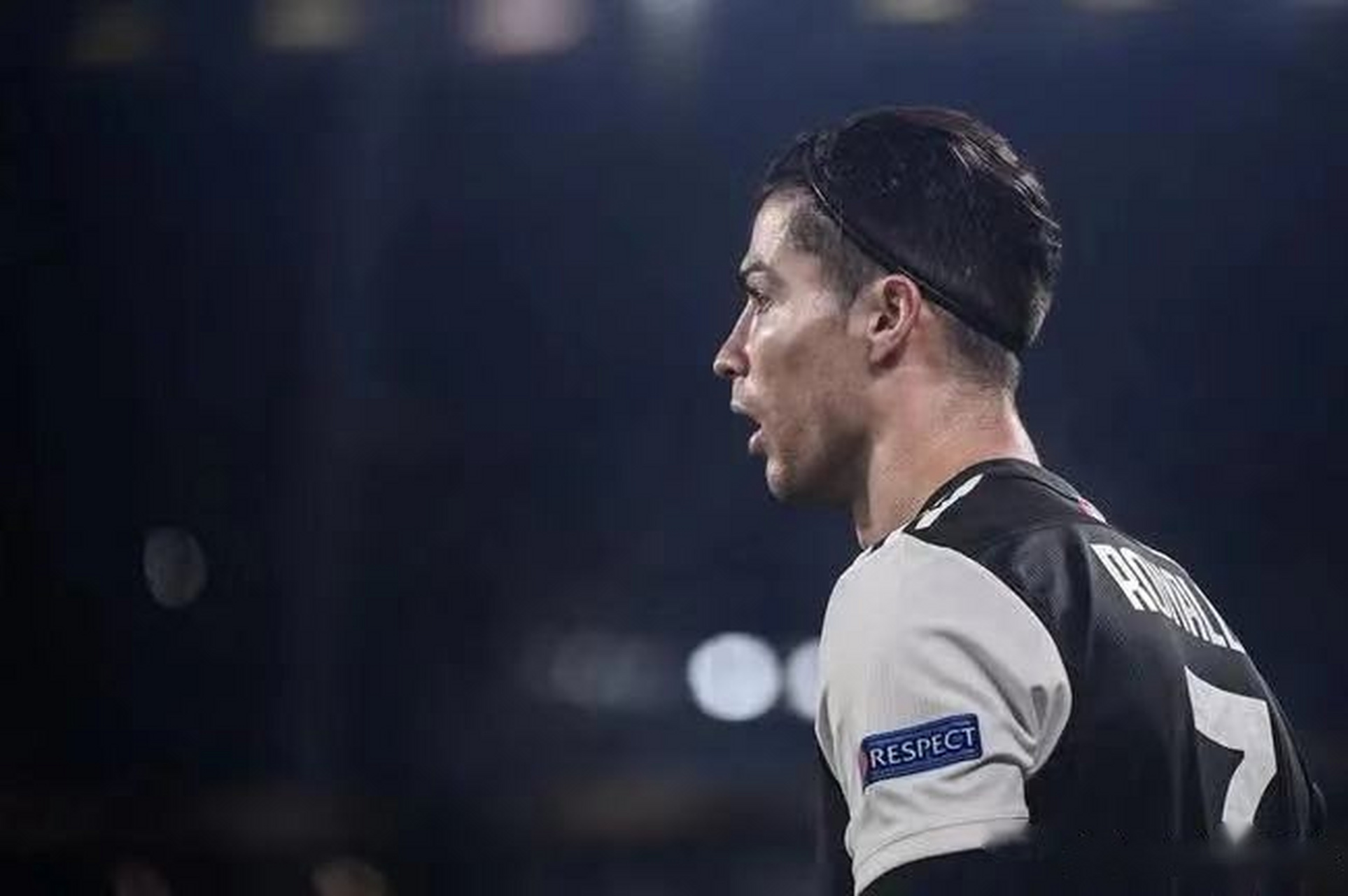 尤文图斯客场惨败巴塞罗那，丧失小组头名