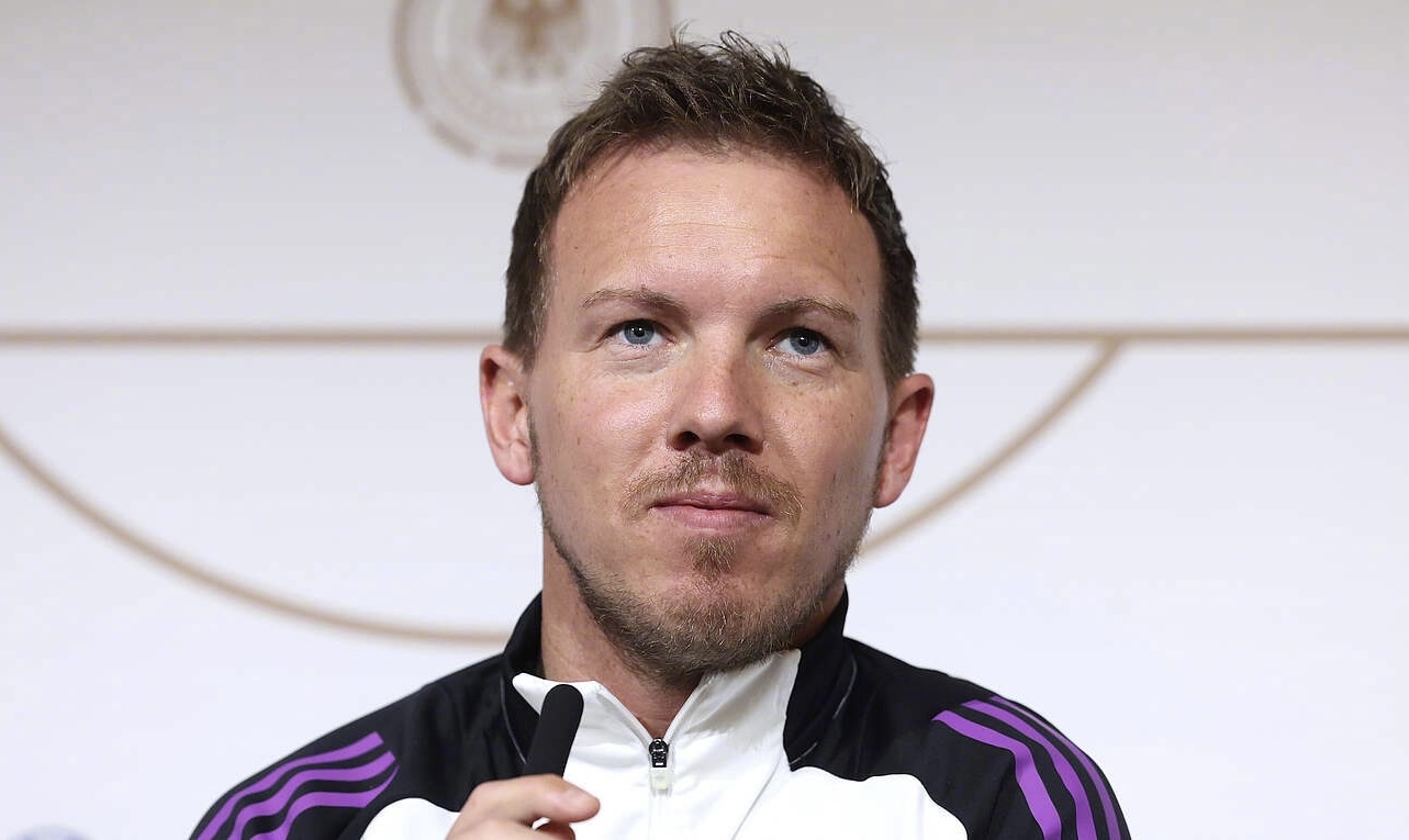 包含多特蒙德球队备战，执行教练指示积极备战的词条